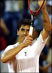 hay tres adelantados